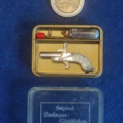 pistolet Berloque 2mm &agrave; broche original ancien mod&egrave;le en bo&icirc;te plastique