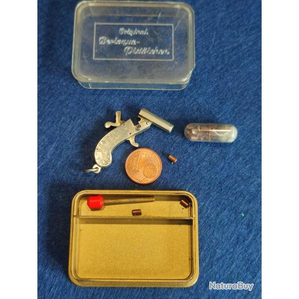Minuscule pistolet Berloque de calibre 2mm � broche arme � feuoriginal ancien mod�le