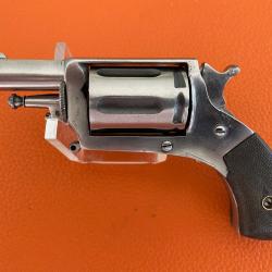 TRES JOLI REVOLVER CALIBRE 6 MM EN PARFAIT ETAT