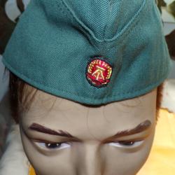 CALOT DE LA REPUBLIQUE DEMOCRATIQUE ALLEMANDE LA R.D.A DISSOLUTION EN 1990 ,TAILLE 56 , ANCIEN OBSOL