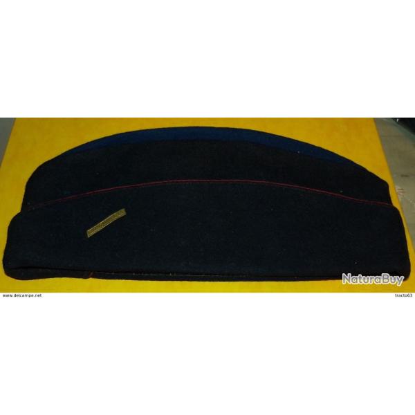 CALOT�FOND BLEU ET LISERE ROUGE AVEC UN GRADE,�TAILLE 57�, ETAT� VOIR PHOTO . POUR TOUT RENSEIGNEMEN