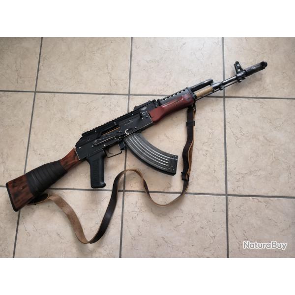 Magnifique AK 74 vieillie id�ale Costplay (Airsoft AEG)