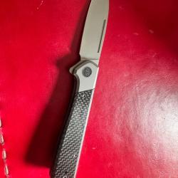 EDC WE KNIFE SOUTHSAYER (TITANE ET CARBONE)