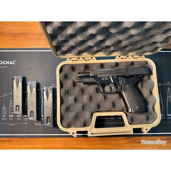 Sig Sauer P226 avec 3 chargeurs, mallette et Hogue