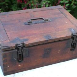 Caisse personnelle transform&eacute;e par soldat de l'occupation en France NORMANDIE 1944 WWII