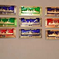 9 INSIGNES SOVIETIQUES-URSS-BATEAUX MARINE-SOUS MARINS-NAVY BADGES SOVIETS 1970