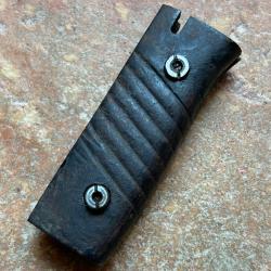 Paire de plaquette bak&eacute;lite avec vis pour ba&iuml;onnette allemande 98k - WW2