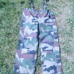 Sur pantalon Goretex arm&eacute;e fran&ccedil;aise  taille 104L tbe