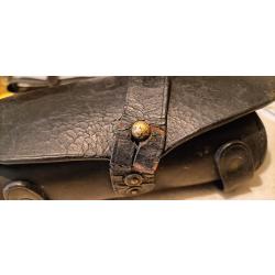 Cartouchi&egrave;re en cuir us