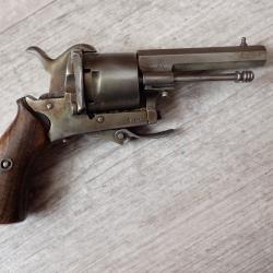 Revolver &agrave; broche ELG (Li&egrave;ge). Calibre 7 mm. Poin&ccedil;on : r &eacute;toil&eacute;.