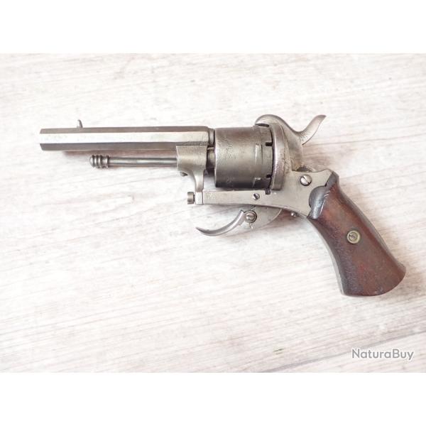 Revolver � broche ELG (Li�ge). Calibre 7 mm. Poin�ons : W �toil� et R couronn�.