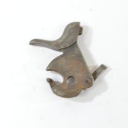 Reichrevolver : Chien percuteur coup&eacute;, mais ressort avec mentonnet et chainette pr&eacute;sents