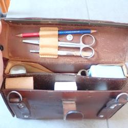 1977 Trousse de secours, infirmier suisse avec pansements, mat&eacute;riel m&eacute;dical, ... ASM