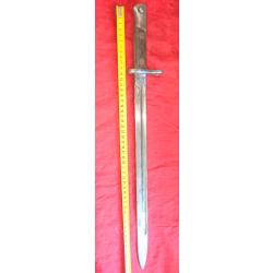 Ba&iuml;onnette dite machette mod&egrave;le 1913 pour fusil Mauser espagnol mod. 1893 poign&eacute;e bois lisse . s.f