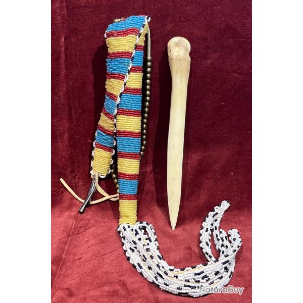 Tr�s joli �tui � alene cheyenne en os de cerf et son �tui perl� . Indien des plaines