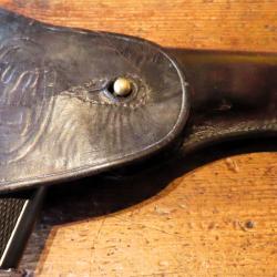 Pistolet 1911 calibre 45 A.C.P. fabrication militaire Springfield Armory dans son &eacute;tui cuir