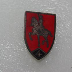 INSIGNE DU 4 &deg; REGIMENT DU CUIRASSIERS EN 1939 ----------------ARTHUSBERTRAND PARIS DEPOSE ---------