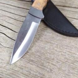 Beau Poignard  de chasse lame 11.5 cm manche bois d'olivier  58