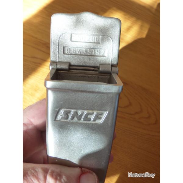 SUPERBE CENDRIER EN METAL ALUMINIUM- ETAT PRESQUE NEUF, ENCORE TOP++ POUR COLLECTIONNEUR ET FONCTION