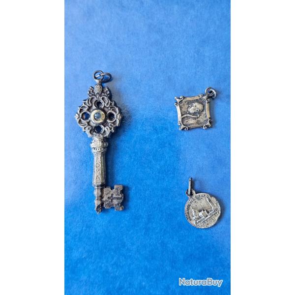 Lot pendentifs religieux anciens cl� d�co + m�daille Lisieux + portrait vintage