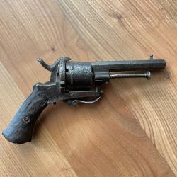 Revolver li&eacute;geois type lefaucheux