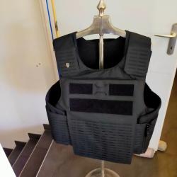 Housse gilet pare balle, noire, de marque Miguel Caballero, taille 5XL mais plut&ocirc;t 3XL, neuf