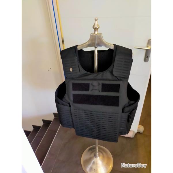 Housse gilet pare balle, noire, de marque Miguel Caballero, taille 5XL mais plut�t 3XL, neuf