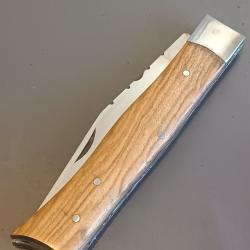 COUTEAU ALPIN, manche BOIS, guilloch&eacute;.