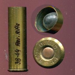 .38-44 Revolving Rifle - marquage = U.M.C. .38-44 - balle plomb interne &agrave; l'&eacute;tui