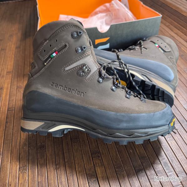 Zamberlan Chaussures de randonn�e larges 960 Guide GORE-TEX� RR STAR TREK HYDROBLOC DARK BROWN