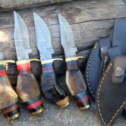 LOT DE 4 Couteau Skinner Damas Lame 256 Couches Manche Corne de B&eacute;lier Fab Artisanale Etui Cuir 001