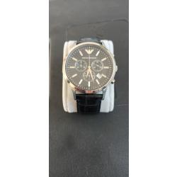 Tr&egrave;s belle montre Emporio Armani. Mod&egrave;le Renato.