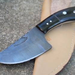 Couteau Skinner de Poche Lame Acier Carbone Forg&eacute;e Manche Bois/Corne Etui SimiliCuir Fab Artisanale