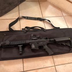 M4A1 Colt CyberGun - Full M&eacute;tal AEG - Accessoires (Red dot/Amplificateur, poign&eacute;e...) et 4 chargeurs