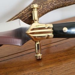 Exceptionnelle Dague de chasse &agrave; double tranchant .