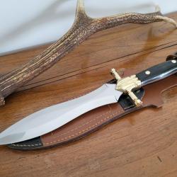 Exceptionnelle Dague de chasse &agrave; double tranchant .