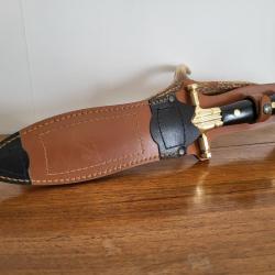 Exceptionnelle Dague de chasse &agrave; double tranchant .