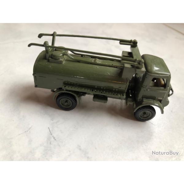 Maquette 1/72 camion citerne Anglais ww2 Airfix mont�e