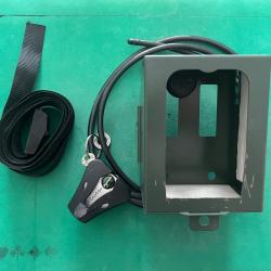 Bo&icirc;tier m&eacute;tallique cam&eacute;ra Minox + c&acirc;ble