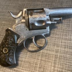 Revolver  Bulldog  450 Enti&egrave;rement Grav&eacute;.