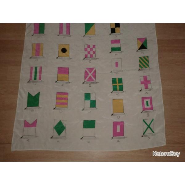 foulard vintage soie  drapeaux pays du monde  /  dim 73 x 73  cm