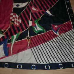 foulard vintage 100% soie  drapeaux marine   /  dim 87 x 84  cm