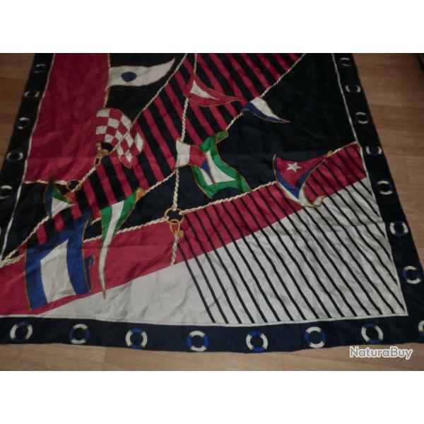 foulard vintage 100% soie  drapeaux marine   /  dim 87 x 84  cm