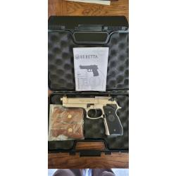 bonjour,vend beretta 92 fs nikel&eacute; 4,5 plaquettes de crosse en bois,umarex