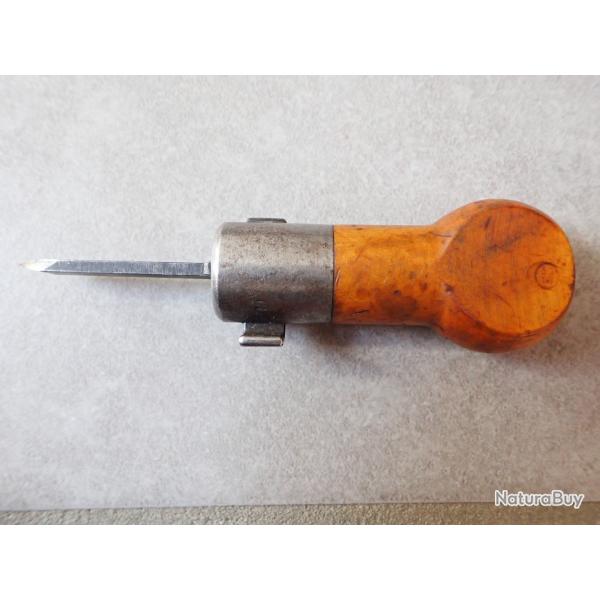 Tournevis Vetterli dont le manche sert de poign�e � la baguette �galement. Ordonnance Suisse