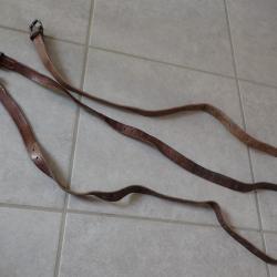 Lot de 3 lani&egrave;res en cuir. Brellage, paquetage sac &agrave; dos. L : 64 &agrave; 69 cm