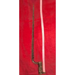 Ba&iuml;onnette &agrave; douille pour fusil 1er empire mod&egrave;le an IX. Longueur totale 47cm,lame triangulaire 39cm