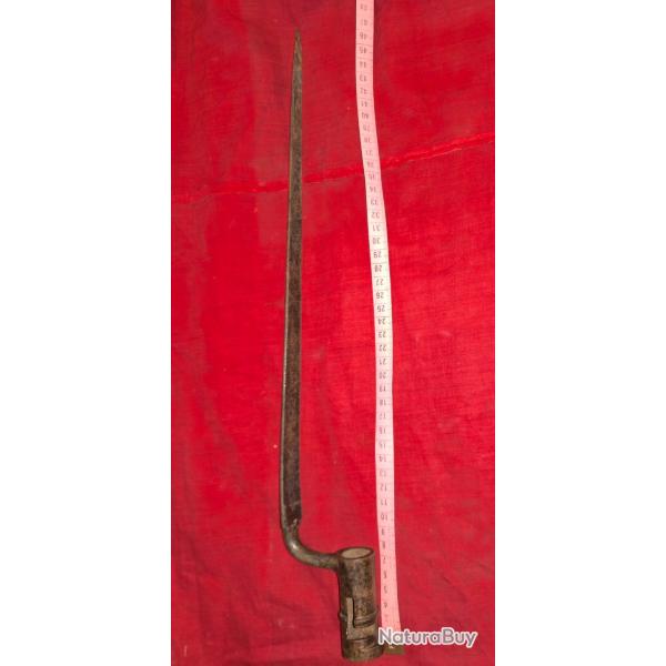 Ba�onnette � douille pour fusil 1er empire mod�le an IX. Longueur totale 47cm,lame triangulaire 39cm