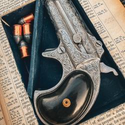 REMINGTON Double Derringer cal. .41rf,  grav&eacute; plaqu&eacute; argent, L93703 avec BIBLE CACHETTE et holster.