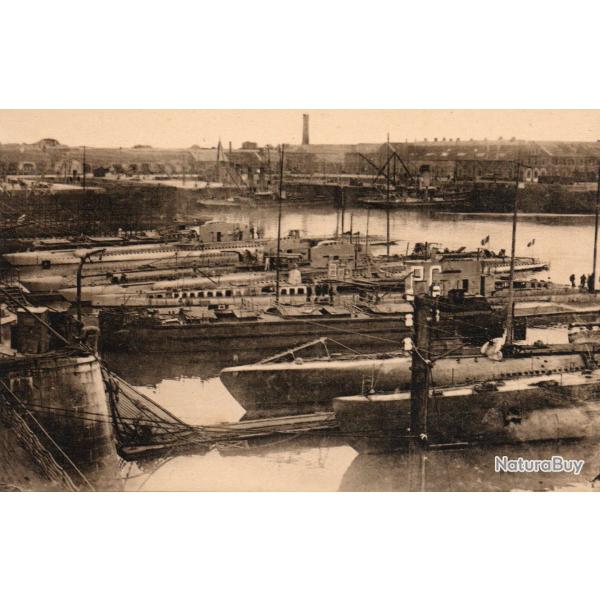 Carte postale Cherbourg - L'Arsenal - Station des Sous-Marins - N�7749